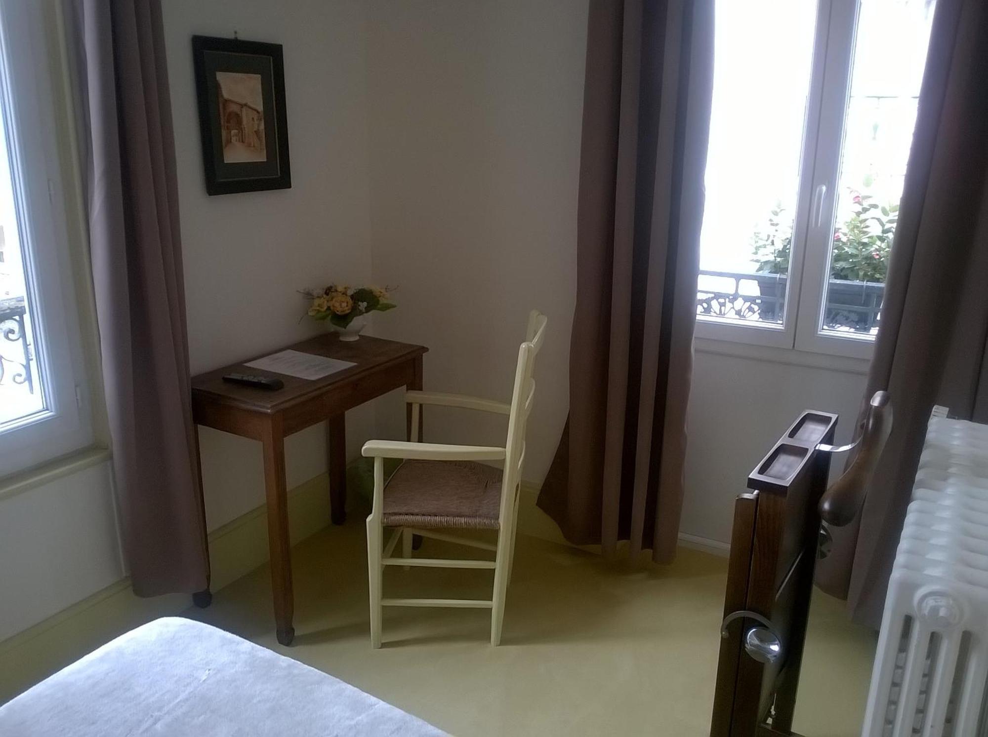 Hotel California Vichy Room photo